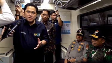 Menteri BUMN Erick Thohir saat menghadiri peresmian LRT Jabodebek