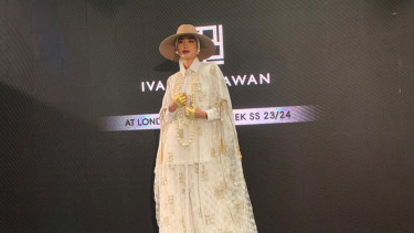 Busana karya Ivan Gunawan