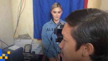 Agnez Mo lakukan perekaman foto KTP Elektronik di di Kelurahan Kedoya Utara