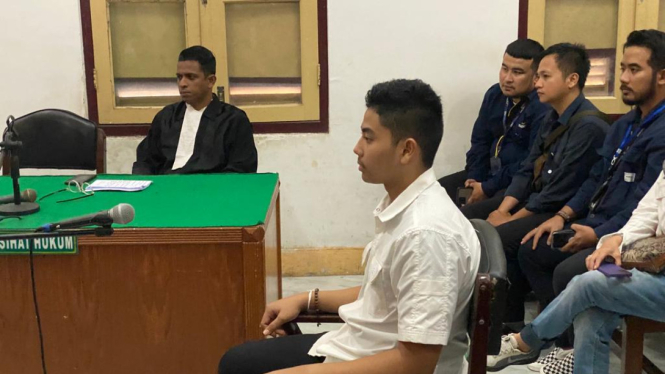  Aditya Hasibuan saat menjalani persidangan di PN Medan