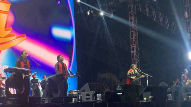 Rhoma Irama di panggung Synchronize Fest 2023.