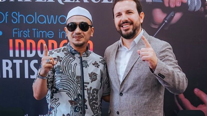 Habib Segaf bin Umar Assegaf dan Mesut Kurtis