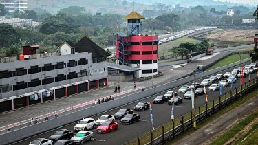 VIVA Otomotif: Acara MB Club INA di Sirkuit Sentul