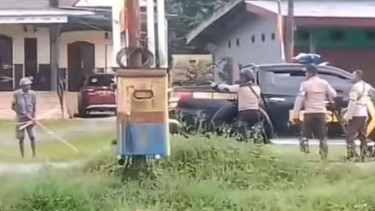 Viral Polisi Dikejar-Kejar Pakai Panah