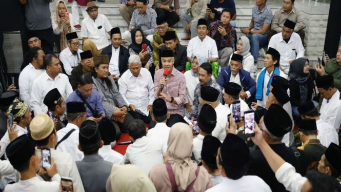Ganjar Pranowo mengikuti istighosah dan doa bersama dengan kiai se-Jateng