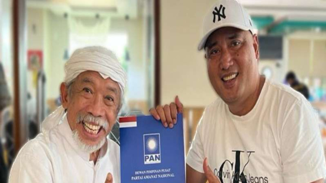 Qomar ditunjuk sebagai Ketua DPD PAN Kabupaten Cirebon, Jawa Barat. 