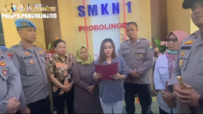 Seleb TikTok Luluk Nuril Akhirnya Minta Maaf, Jabatan Sang Suami Dicopot