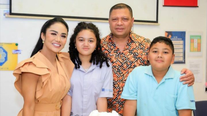 Putri Krisdayanti-Raul Lemos, Amora rayakan ultah di sekolah