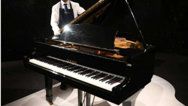 Piano Freddie Mercury