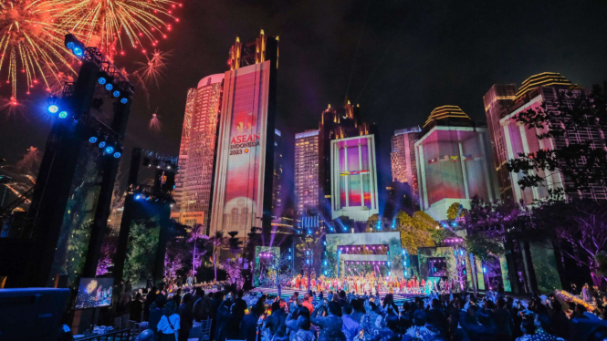 Para Penari di Gala Dinner KTT ke-43 ASEAN 2023