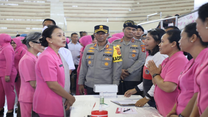 Hari Kesatuan Gerak Bhayangkari ke-71 menggelar vaksinasi rabies di Bali
