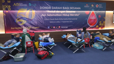 Kegiatan sosial donor darah pada HUT ke-50 Bank Artha Graha Internasional (BAGI)