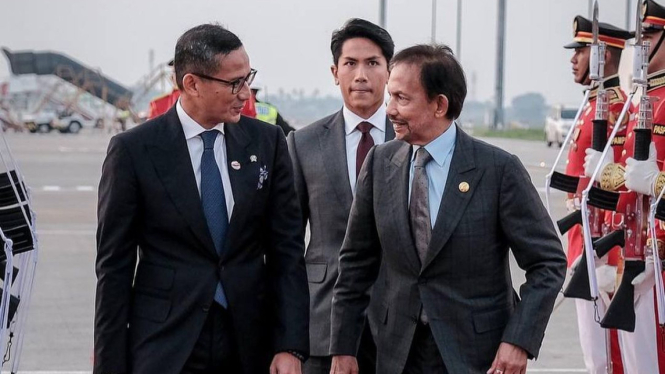 Sandiaga Uno mengantar kepulangan Sultan dan Pangeran Brunei Darussalam.