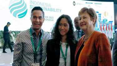 Anindya Bakrie dan putrinya bersama Direktur Pelaksana IMF Kristalina Georgiva