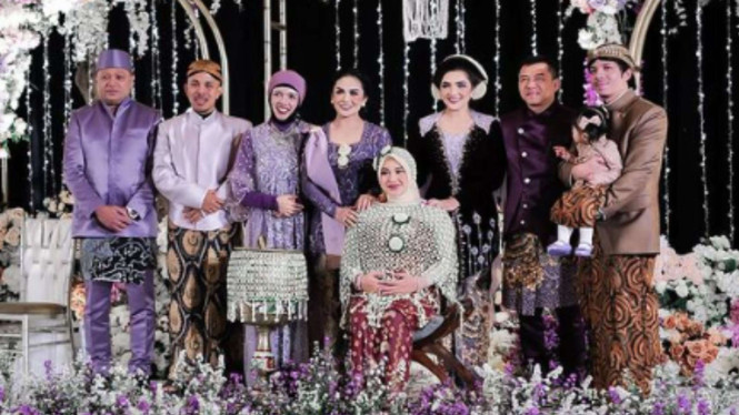 Prosesi mitoni atau tujuh bulanan anak kedua Aurel Hermansyah - Atta Halilintar