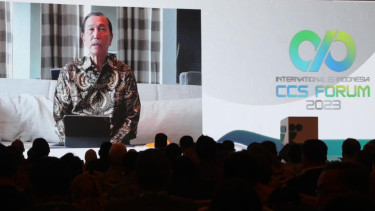 Menko Marves Luhut Binsar Pandjaitan saat memberikan sambutan di IICCS Forum 2023.