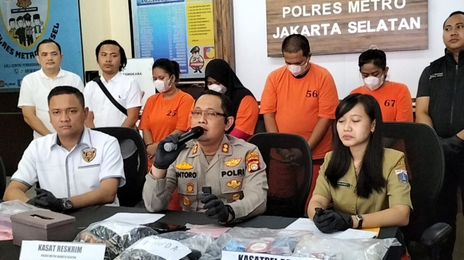 Polres Metro Jaksel saat melakukan rilis kasus penggerebek pesta seks di Jaksel