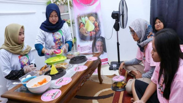 Pelatihan pembuatan tumpeng mini 