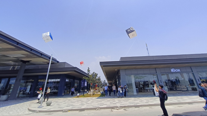 Retail Erajaya Digital Complex (EDC) di Pantai Indah Kapuk atau PIK 2, Tangerang, Banten.