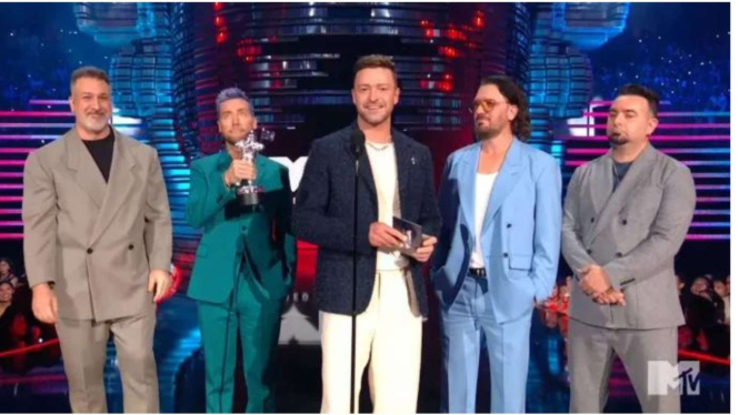 Boyband Nsync reuni di acara MTV Awards