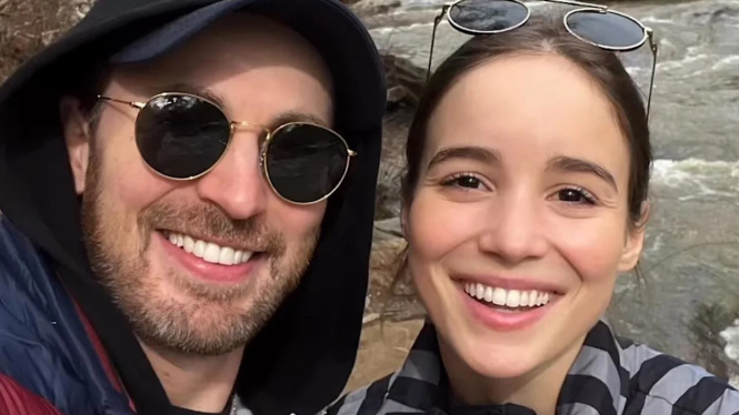 Chris Evans dan Alba Baptiste.