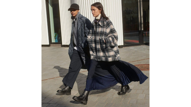 Koleksi kolaborasi desainer Clare Waight Keller dan Uniqlo.