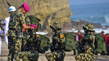 VIVA Militer: Dankormar saat sematkan Baret Ungu kepada 539 prajurit baru Marinir