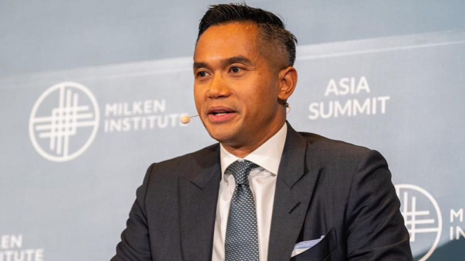 Anindya Bakrie saat menjadi pembicara dalam forum 'Quitting Coal Turkey: Accelerating the Transition to Clean Energy' Milken Asia Summit 2023 yang digelar Milken Institute di Singapura.