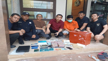 Direktorat Narkoba Bareskrim Polri menggeledah rumah anak buah Fredy Pratama