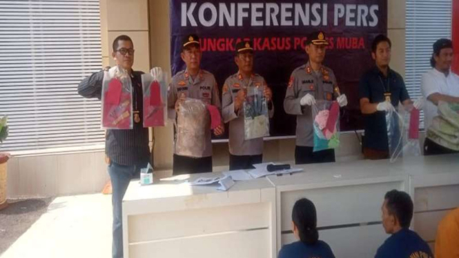 Konferensi pers kasus ibu bunuh anak di Polres Musi Banyuasin, Sumsel.