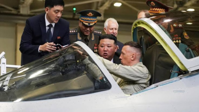 VIVA Militer: Kim Jong-un menyaksikan jet tempur pembom militer Rusia