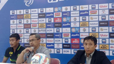 Pelatih Persikabo 1973 Aji Santoso
