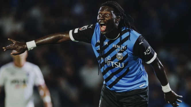 Penyerang Kawasaki Frontale, Bafetimbi Gomis