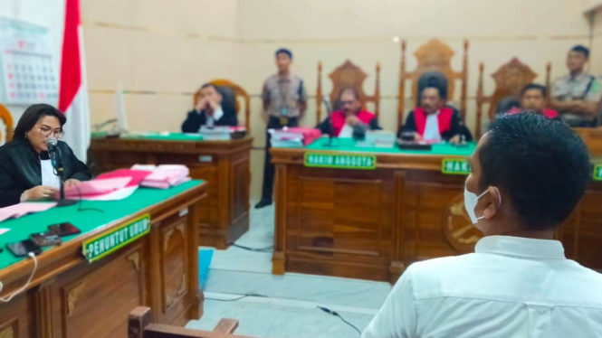 Terdakwa AKBP Achiruddin Hasibuan saat menjalani sidang di PN Medan