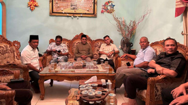 Menteri Investasi/Kepala BKPM Bahlil Lahadalia bersama tokoh masyarakat Rempang