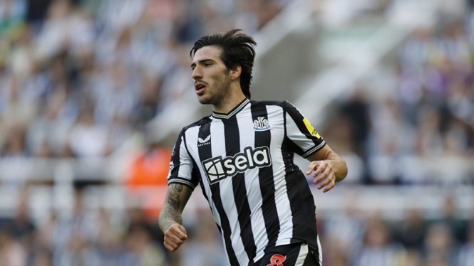 Gelandang Newcastle United, Sandro Tonali