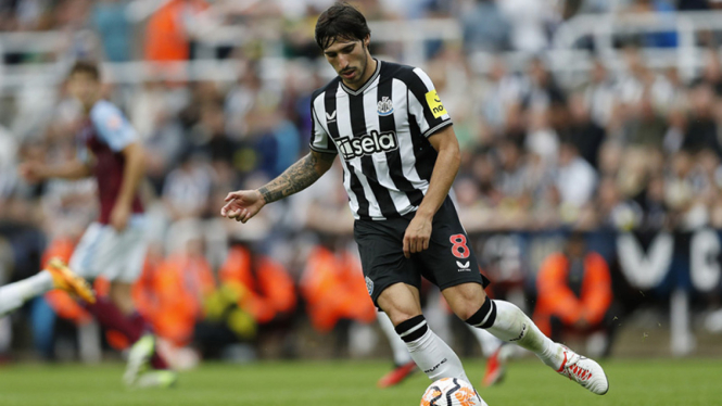 Gelandang Newcastle United, Sandro Tonali