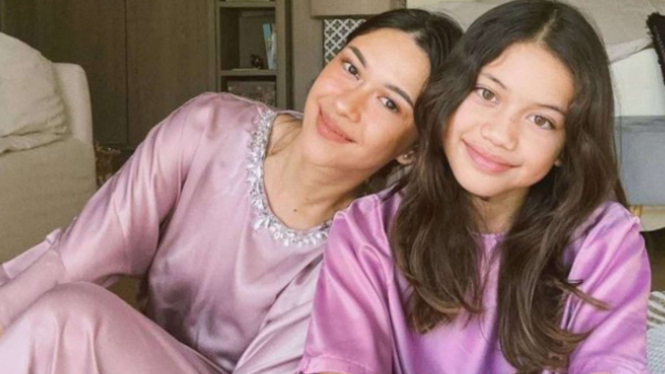 Nana Mirdad dan putrinya