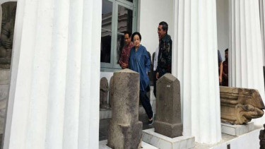Presiden Kelima RI, Megawati Soekarnoputri mengunjungi Museum Nasional.