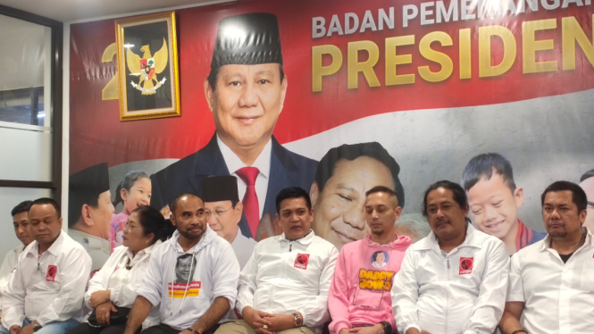 Relawan mengatasnamakan Pro Jokowi (Projo) mengunjungi Rumah Besar Relawan Prabowo 08 pada hari ini, Selasa, 19 September 2023.