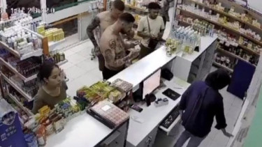 Viral, 2 Bule Bertato di Bali Mencuri Obat Kuat Viagra di Apotek