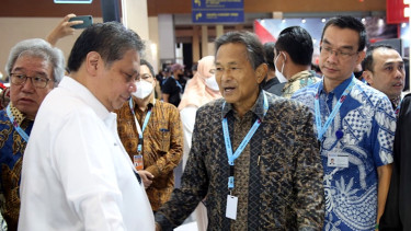 VIVA Otomotif: Presiden Komisaris Indomobil, Soebronto Laras (tengah)
