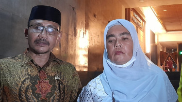 Fauziah, Ibu dari Imam Maksyur yang diiculik, dianiaya anggota Paspampres 