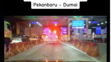 Viral Momen Polisi Gantikan Supir Mobil Ambulans yang Mengantuk
