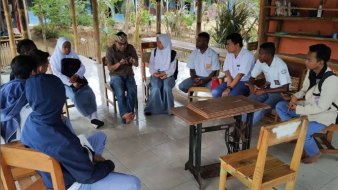 Ai Nurhidayat Pendiri Sekolah Multikultural di Pangandaran