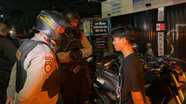 Polres Metro Jakarta Selatan mengamankan pemuda membawa tembakau sintetis