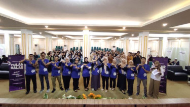 Tular Nalar, menggelar kelas Sekolah Kebangsaan dan Akademi Digital Lansia.