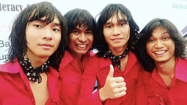 Band T Koes.