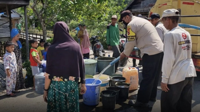 Krisis air bersih terjadi di wilayah Jabodetabek.