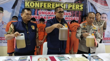 Polda Sumatera Selatan, membongkar penyelundupan bahan bakar minyak (BBM).